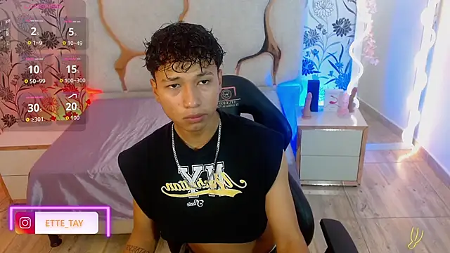 Snapshot of Ette_tay chatting on 10/23/25, 12:21 Ette tay online show from 10/23/25, 12:21
