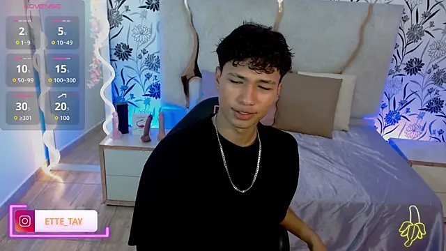 Snapshot of Ette_tay chatting on 10/24/25, 03:14 Ette tay online show from 10/24/25, 03:14