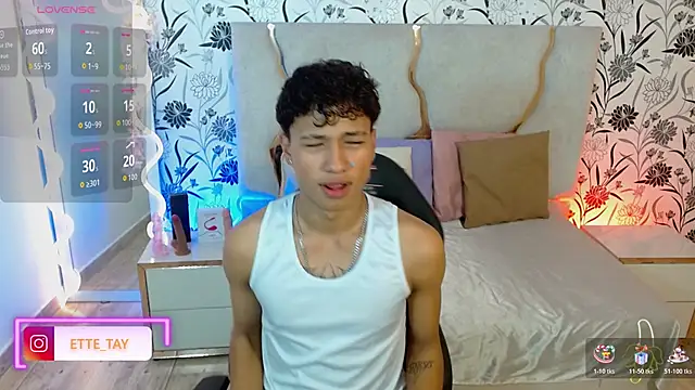 Snapshot of Ette_tay chatting on 10/25/25, 03:14 Ette tay online show from 10/25/25, 03:14