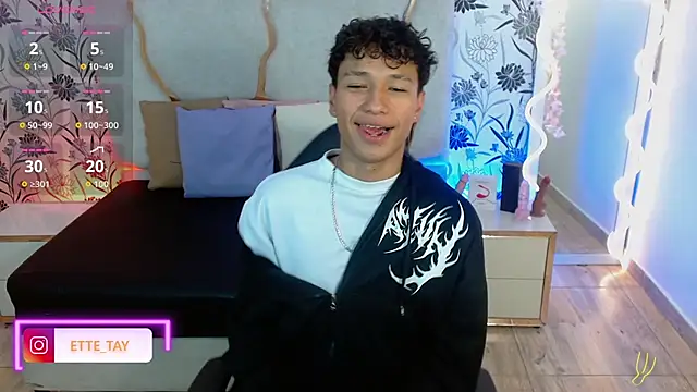 Snapshot of Ette_tay chatting on 10/27/25, 03:21 Ette tay online show from 10/27/25, 03:21