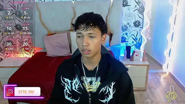 Snapshot of Ette_tay chatting on 10/28/25, 03:32 Ette tay online show from 10/28/25, 03:32