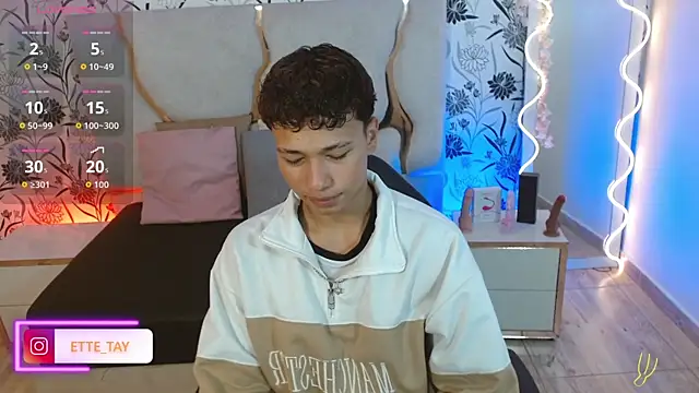 Snapshot of Ette_tay chatting on 11/10/25, 03:05 Ette tay online show from 11/10/25, 03:05