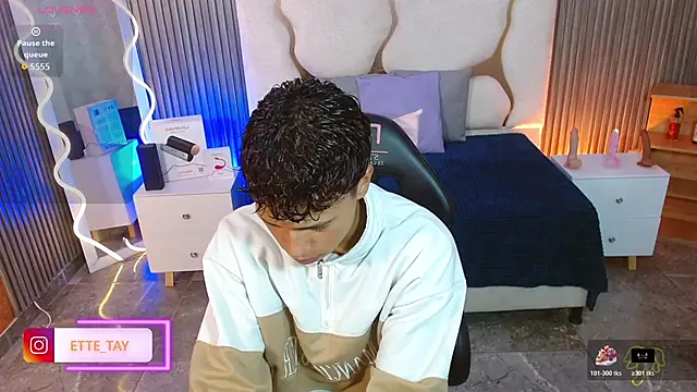 Snapshot of Ette_tay chatting on 11/15/25, 09:21 Ette tay online show from 11/15/25, 09:21