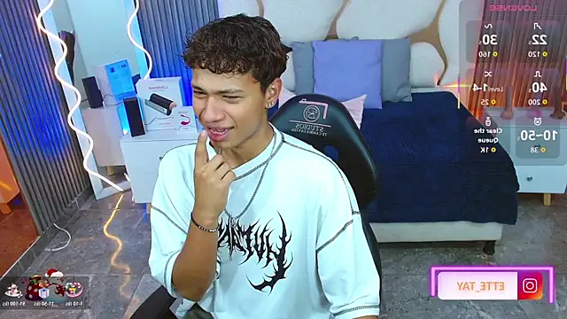 Snapshot of Ette_tay chatting on 11/28/25, 03:09 Ette tay online show from 11/28/25, 03:09