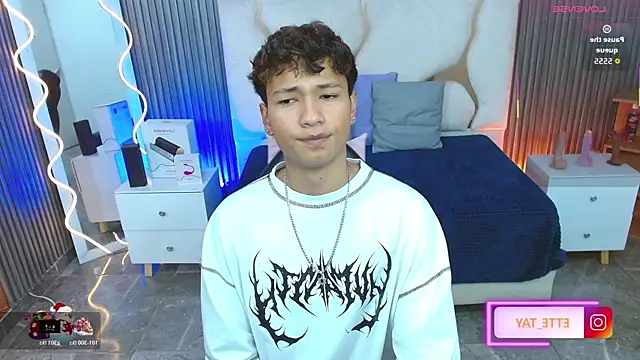 Snapshot of Ette_tay chatting on 12/01/25, 03:33 Ette tay online show from 12/01/25, 03:33