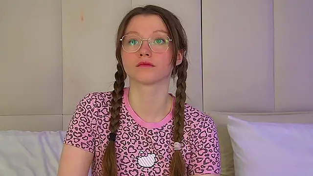 KeiraAsti online show from 11/26/25, 06:09