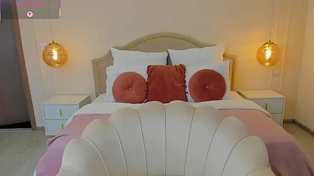 MilaMour online show from 11/30/25, 05:39