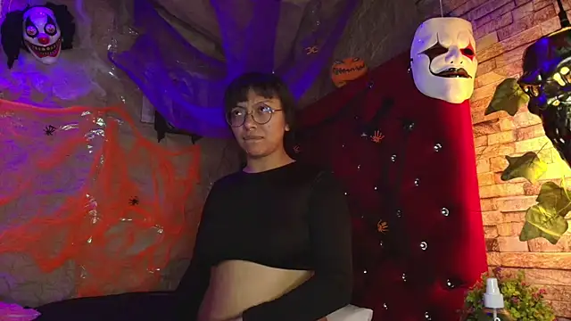 Victoria Thompson1 online show from 10/25/25, 08:36