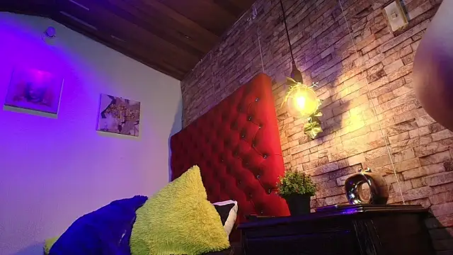 Victoria Thompson1 online show from 11/08/25, 08:51