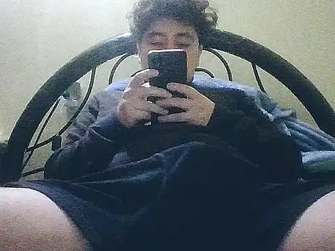 Snapshot of jorgexsuil2hh chatting on 10/18/25, 02:25 jorgexsuil2hh online show from 10/18/25, 02:25