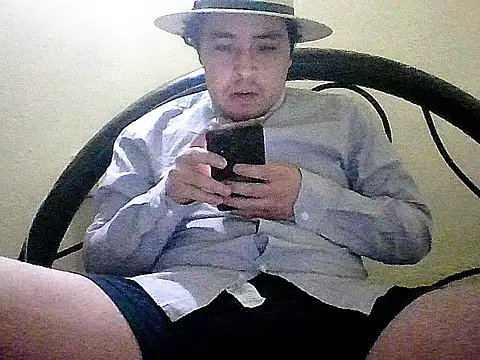 Snapshot of jorgexsuil2hh chatting on 12/23/25, 08:23 jorgexsuil2hh online show from 12/23/25, 08:23