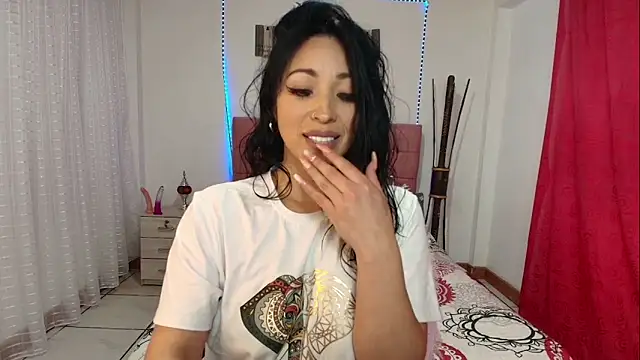 Snapshot of hannagomez_24 chatting on 09/13/25, 01:05 hannagomez 24 online show from 09/13/25, 01:05