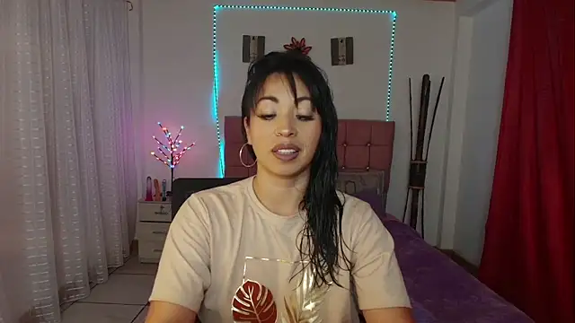 Snapshot of hannagomez_24 chatting on 02/13/26, 11:45 hannagomez 24 online show from 02/13/26, 11:45