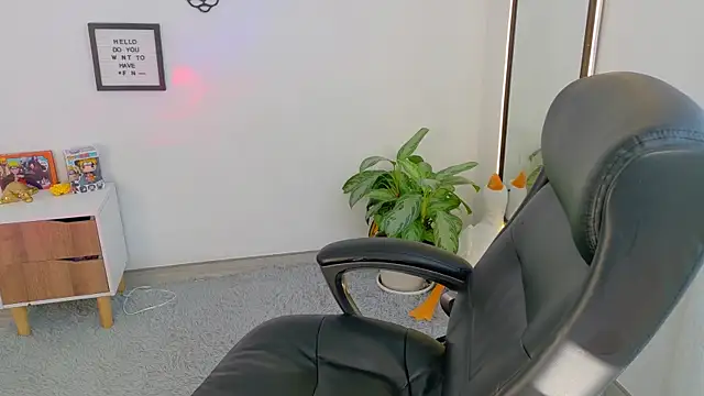 Elian savoy online show from 12/17/25, 12:33