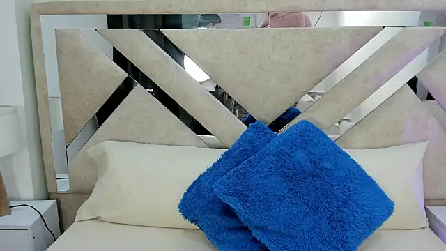 ximena vasquez8 online show from 01/06/26, 03:21