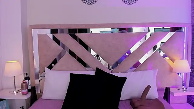 ximena vasquez8 online show from 04/01/26, 04:24