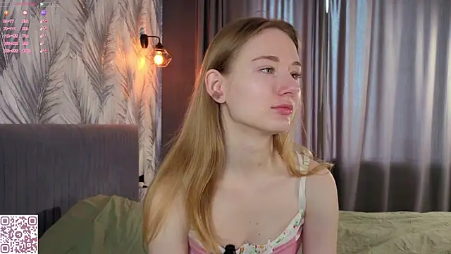 Snapshot of ElvinaRose chatting on 04/25/26, 04:26 ElvinaRose online show from 04/25/26, 04:26