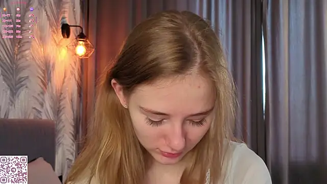 Snapshot of ElvinaRose chatting on 05/04/26, 04:30 ElvinaRose online show from 05/04/26, 04:30
