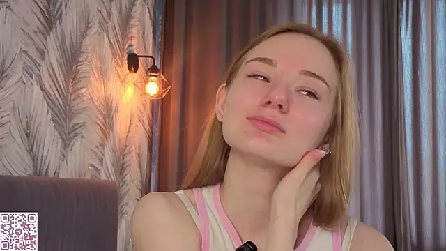 Snapshot of ElvinaRose chatting on 05/15/26, 04:30 ElvinaRose online show from 05/15/26, 04:30