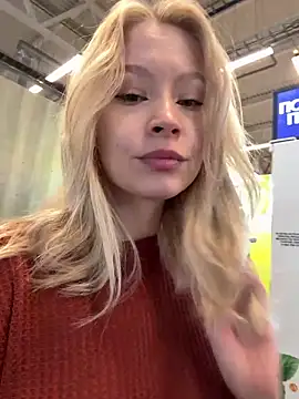 Snapshot of Cum_girlss chatting on 09/18/25, 06:15 Cum girlss online show from 09/18/25, 06:15