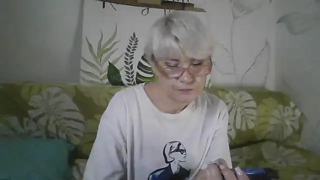 Catty Lady online show from 11/18/25, 06:34