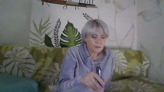 Catty Lady online show from 12/18/25, 06:36