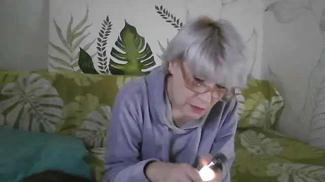 Catty Lady online show from 12/19/25, 06:04