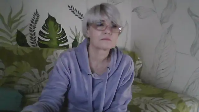 Catty Lady online show from 12/22/25, 07:33