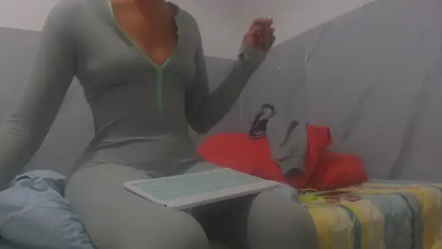 sabrina v  online show from 12/15/25, 09:41