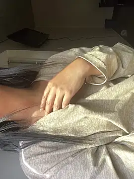 Snapshot of sabrina_v_ chatting on 01/17/26, 06:33 sabrina v online show from 01/17/26, 06:33