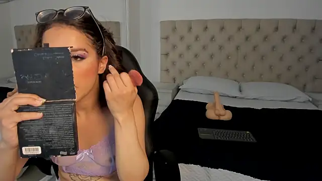 Snapshot of ZoeWestt chatting on 09/12/25, 09:04 ZoeWestt online show from 09/12/25, 09:04