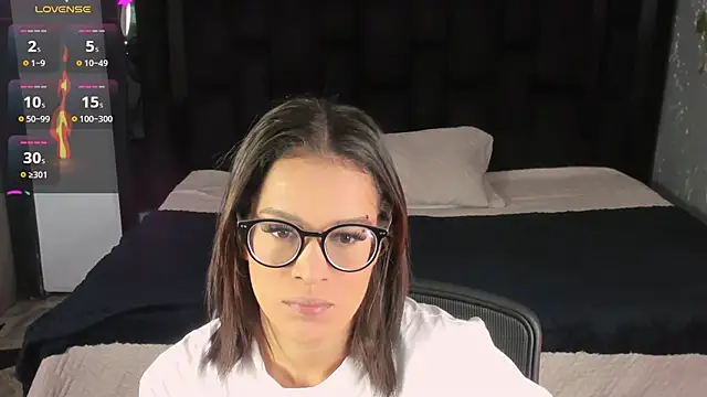 Snapshot of ZoeWestt chatting on 09/17/25, 12:51 ZoeWestt online show from 09/17/25, 12:51