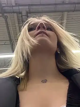 Snapshot of softlyblessed chatting on 11/04/25, 03:55 softlyblessed online show from 11/04/25, 03:55