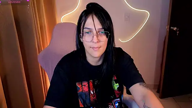 Snapshot of kimflexible_x chatting on 12/16/25, 04:06 kimflexible x online show from 12/16/25, 04:06