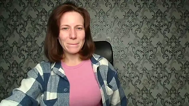 Kelly Kisss online show from 12/19/25, 10:44