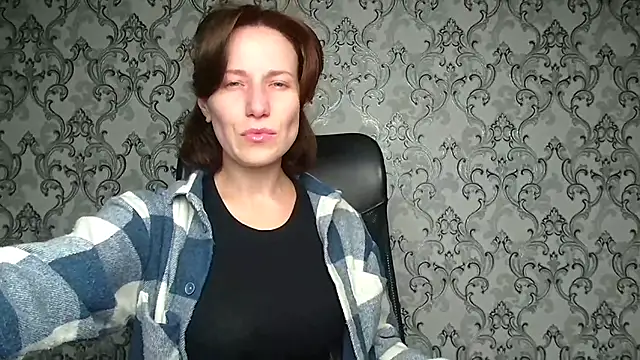 Kelly Kisss online show from 12/21/25, 10:11