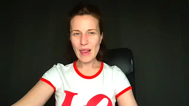Snapshot of Kelly_Kisss chatting on 06/02/26, 11:34 Kelly Kisss online show from 06/02/26, 11:34