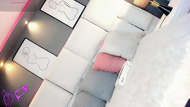 LiaFernandaa online show from 04/17/26, 01:36