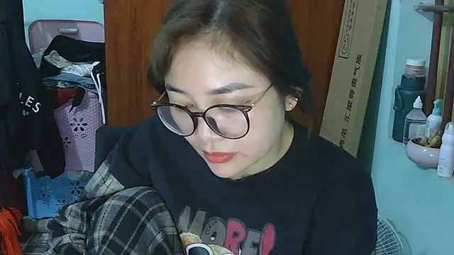 Uhem112 online show from 11/26/25, 01:28