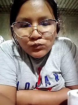 Snapshot of vea_m chatting on 04/03/26, 11:14 vea m online show from 04/03/26, 11:14