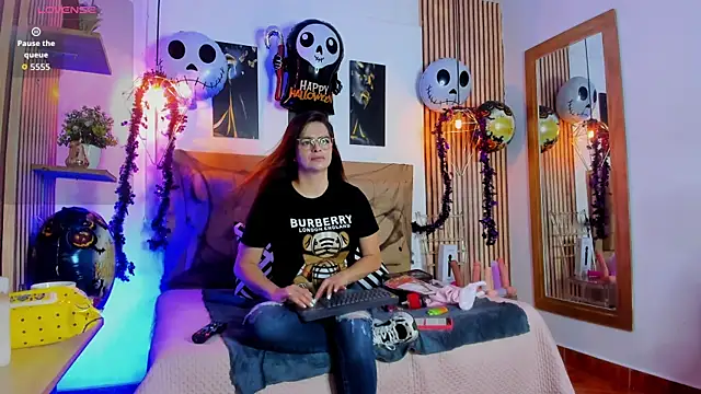 Snapshot of _samanthaa_foxx chatting on 10/10/25, 11:31 samanthaa foxx online show from 10/10/25, 11:31