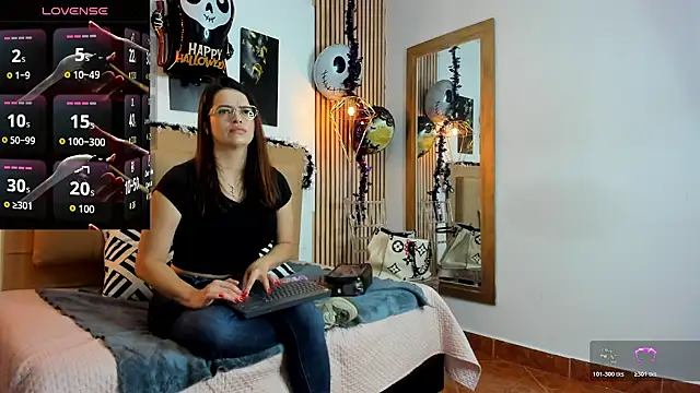 Snapshot of _samanthaa_foxx chatting on 10/17/25, 11:24 samanthaa foxx online show from 10/17/25, 11:24