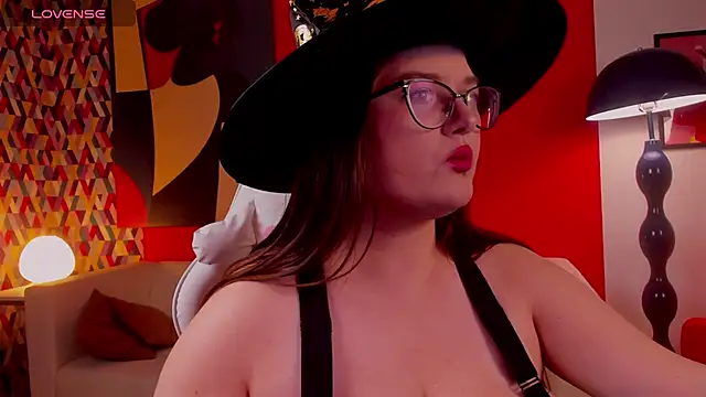 HelenDanvers online show from 10/23/25, 09:41