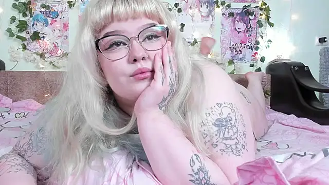  CandyM1lky  online show from 03/18/26, 07:00