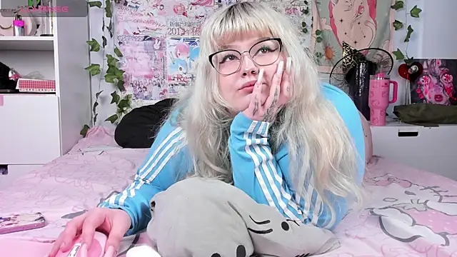  CandyM1lky  online show from 04/24/26, 08:06