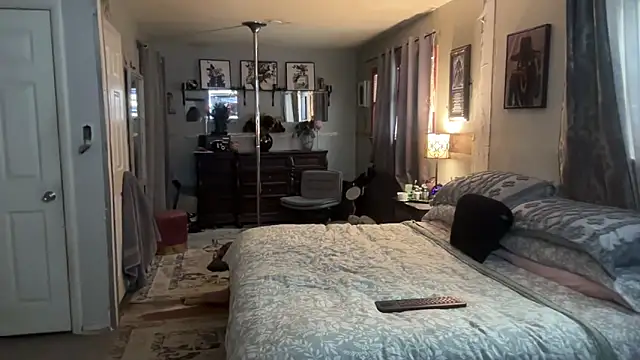 sexyred77713 online show from 02/06/26, 10:24