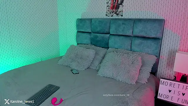 karoliine jones online show from 12/15/25, 11:42