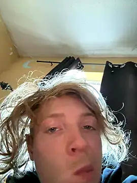 Snapshot of shhhh508 chatting on 10/31/25, 05:58 shhhh508 online show from 10/31/25, 05:58