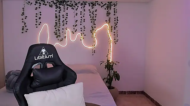 sara doll77 online show from 09/18/25, 09:39