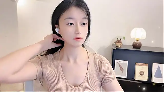 Onechestnut online show from 11/10/25, 12:04